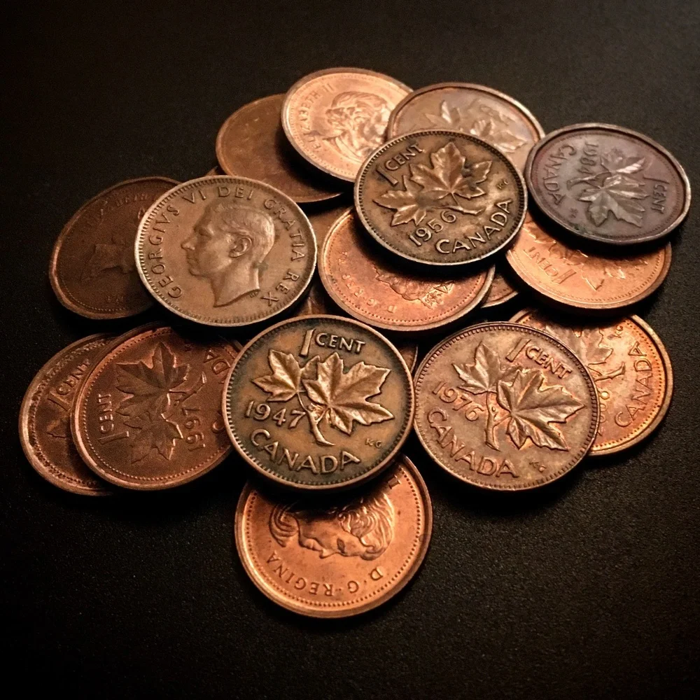 Twenty Canadian Pennies — Collection of Vintage to Modern One Cent Coins - Picture 1 of 1
